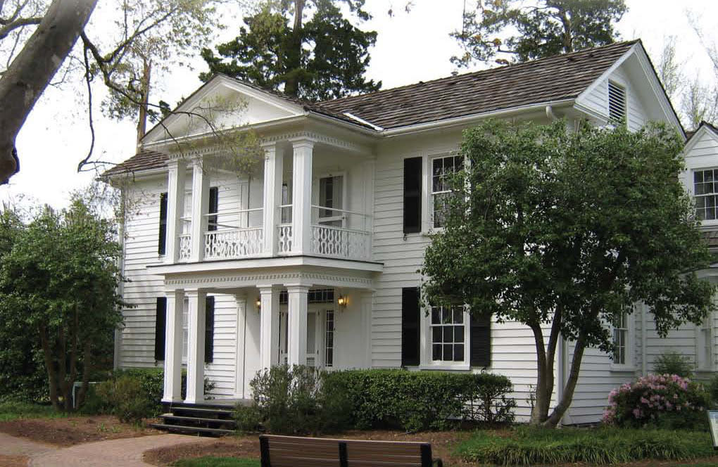 Historic Oak View County Park: A glimpse into antebellum farm life and educational opportunities.